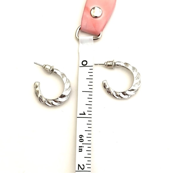 🔴 5 for $10 ONE PAIR Silver Tone Round Shaped Stud Earrings - Picture 3 of 3